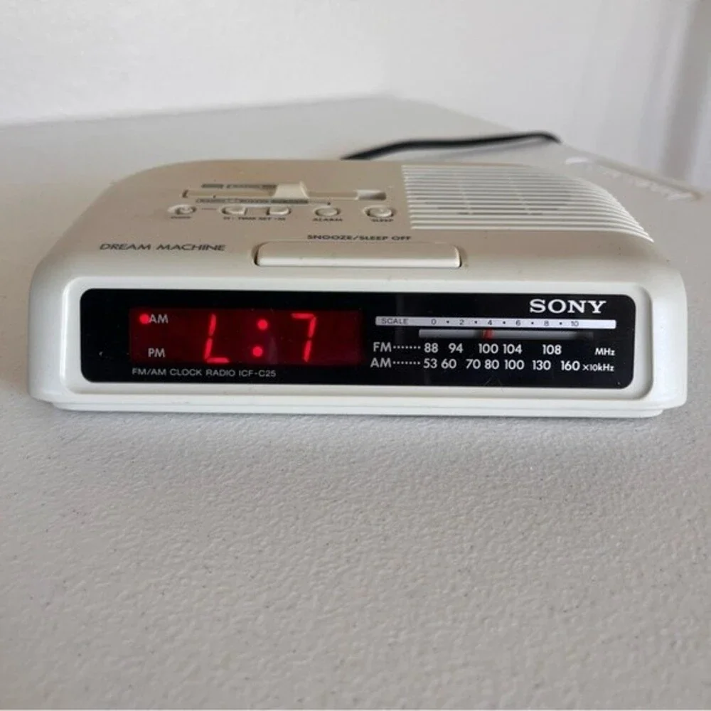 Vintage Sony Dream Machine Clock Radio Battery Backup Model ICF C25 READ DESCRIP